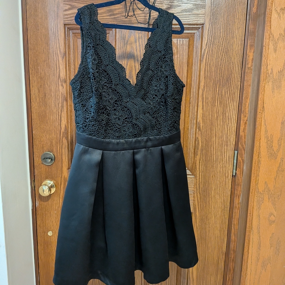 FRNCH Black Lace V-Neck Fit & Flare Mini Dress - Picture 2 of 4